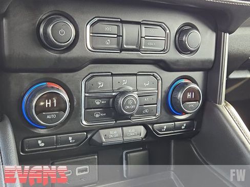 Used 2021 Chevrolet Tahoe Z71 w/ Z71 Signature Package image 11