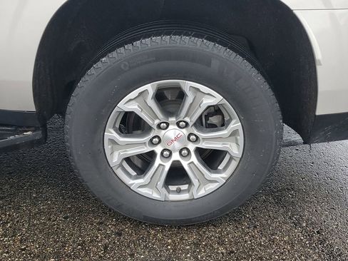 Used 2023 GMC Yukon XL SLE w/ Gmc Pro Safety Plus Package image 5