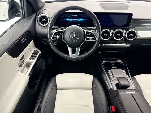 Used 2022 Mercedes-Benz GLB 250 4MATIC image 10
