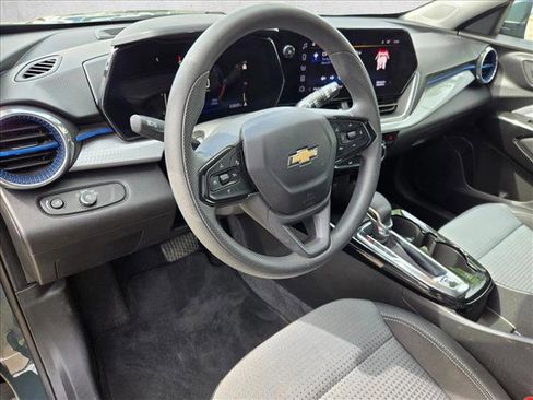 Used 2025 Chevrolet Trax LT image 9