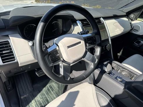 Used 2023 Land Rover Discovery HSE R-Dynamic image 4