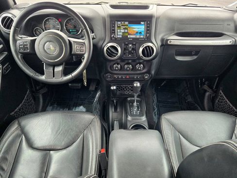 Used 2016 Jeep Wrangler Unlimited Sahara w/ Connectivity Group AWD/4WD image 14