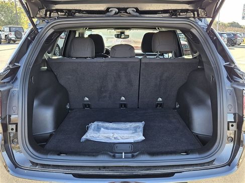 Used 2025 Jeep Compass Sport image 13