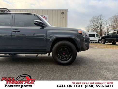 Used 2024 Toyota 4Runner SR5 Premium w/ Moonroof Package AWD/4WD image 31