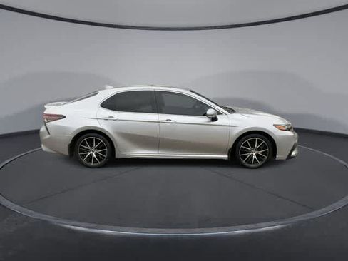 Used 2024 Toyota Camry SE FWD image 9