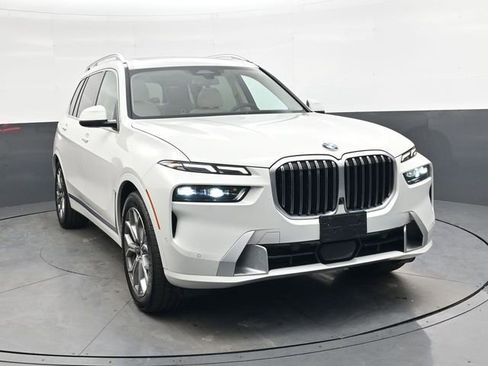 Used 2023 BMW X7 xDrive40i w/ Premium Package image 2