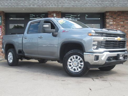 Used 2024 Chevrolet Silverado 2500 LT w/ All Star Edition AWD/4WD image 2