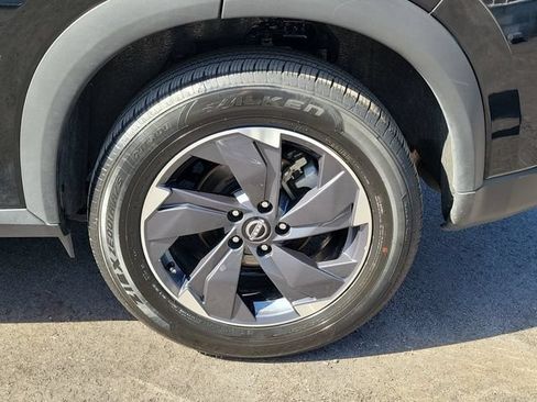 Used 2025 Nissan Rogue SV FWD image 13