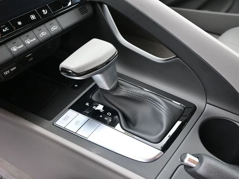 Certified 2025 Hyundai Elantra Sport image 17