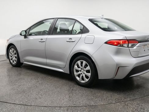 Used 2025 Toyota Corolla LE FWD image 6
