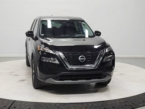 Used 2023 Nissan Rogue SV FWD image 2