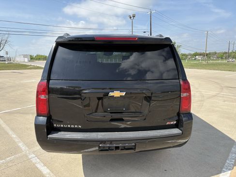 Used 2020 Chevrolet Suburban LT image 4