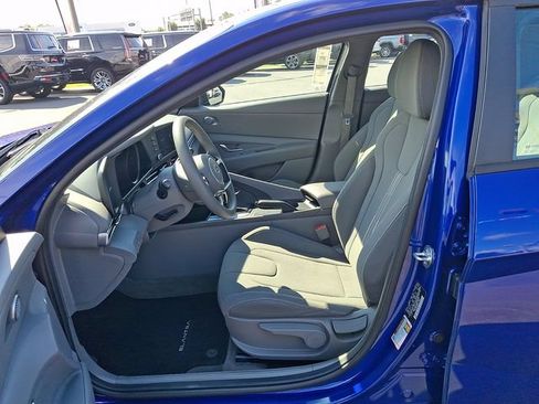 Used 2023 Hyundai Elantra SEL FWD image 8