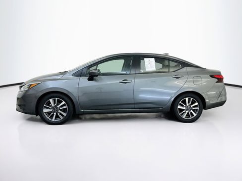 Used 2025 Nissan Versa SV FWD image 4