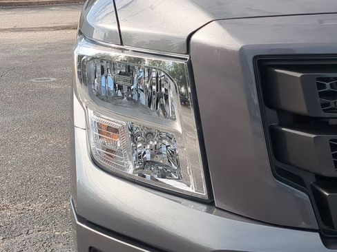 Used 2024 Nissan Titan SV w/ SV Convenience Package image 11