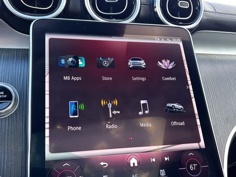 Used 2024 Mercedes-Benz GLC 300 4MATIC image 30