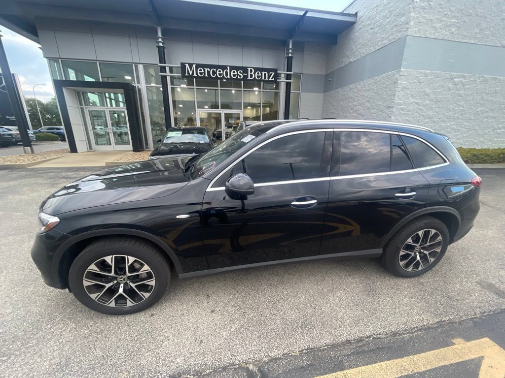 Used 2025 Mercedes-Benz GLC 350e 4MATIC image 1