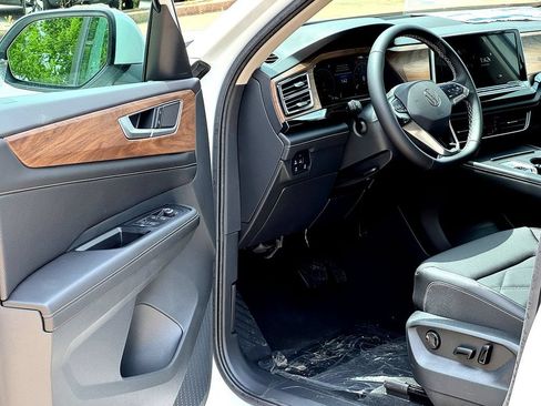 New 2026 Volkswagen Atlas SE FWD image 10