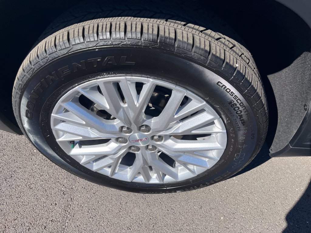 Used 2026 GMC Acadia Elevation w/ Elevation Premium Package FWD image 9