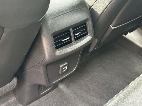 Used 2024 GMC Terrain SLT image 19