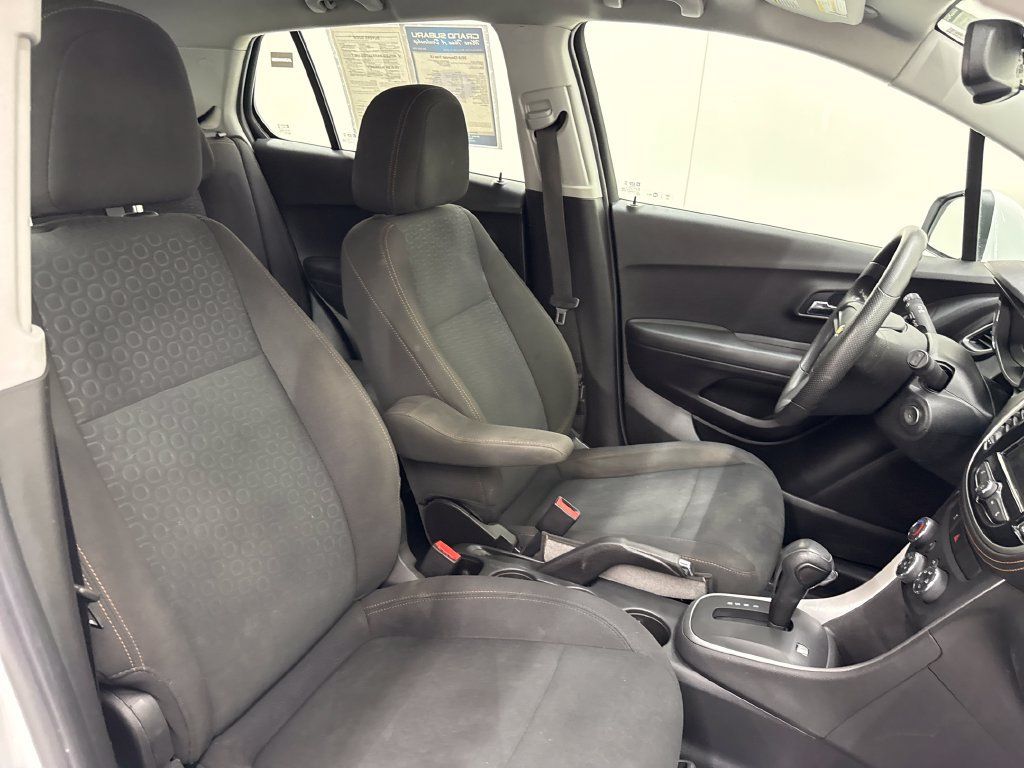 Used 2018 Chevrolet Trax LS FWD image 24