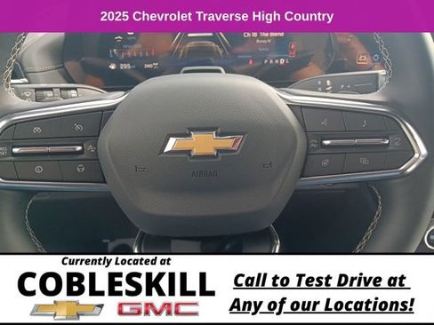 Used 2025 Chevrolet Traverse High Country AWD/4WD image 21