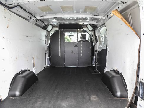 Used 2015 Ford Transit 150 130 Low Roof RWD image 25