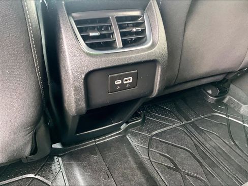 Used 2023 Chevrolet Blazer LT image 28