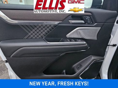 Used 2024 GMC Acadia Denali w/ Super Cruise Package image 10