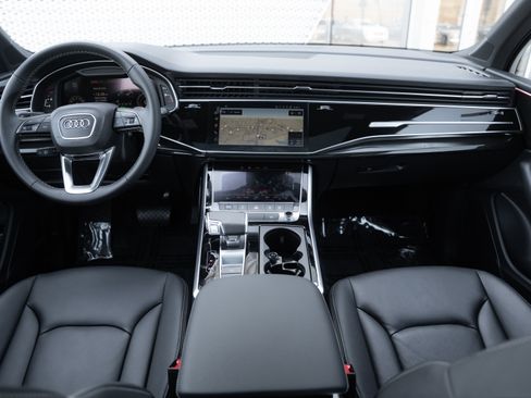 Certified 2025 Audi Q7 2.0T Premium w/ Convenience Plus Package image 8