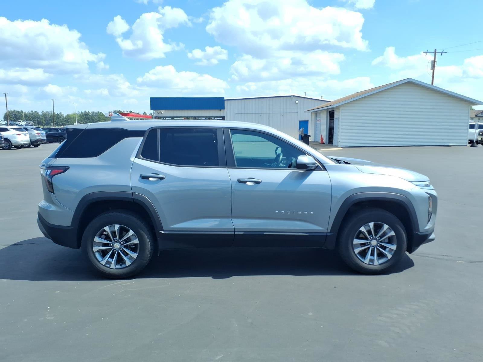 Used 2026 Chevrolet Equinox LT AWD/4WD image 7