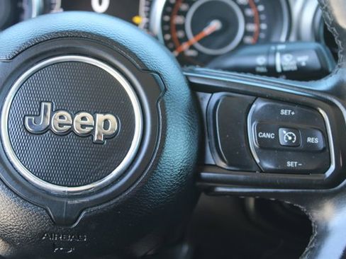 Used 2022 Jeep Gladiator Sport AWD/4WD image 25