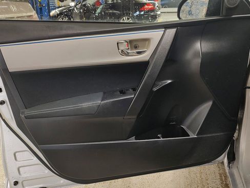 Used 2016 Toyota Corolla LE image 16