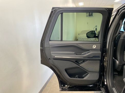 New 2026 Lincoln Navigator Reserve w/ Jet Appearance Package image 11