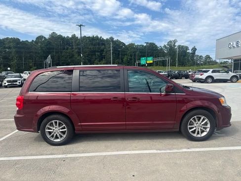 Used 2018 Dodge Grand Caravan SXT FWD image 6
