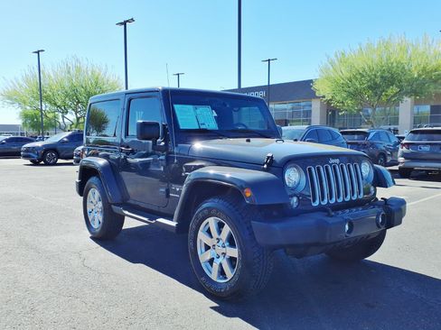 Used 2018 Jeep Wrangler Sahara w/ Connectivity Group AWD/4WD image 8