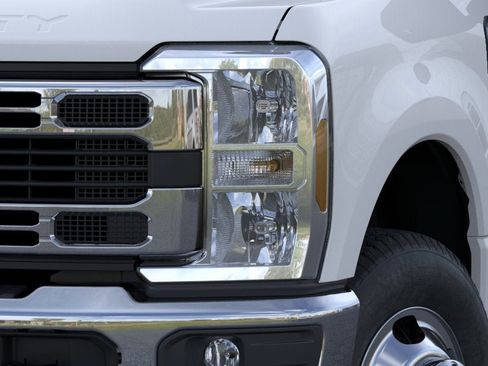 New 2026 Ford F350 XLT w/ XLT Value Package AWD/4WD image 40