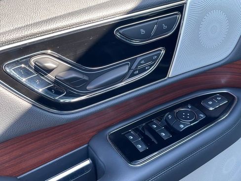 Used 2022 Lincoln Navigator Reserve image 21
