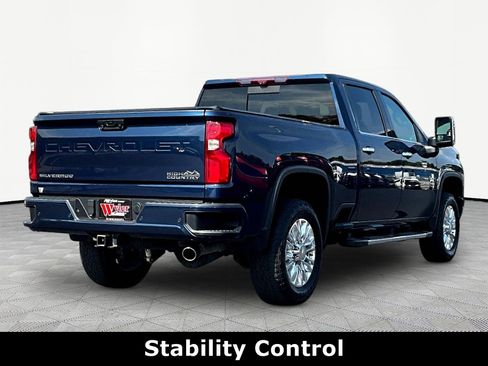 Used 2022 Chevrolet Silverado 2500 High Country w/ Z71 Off-Road Package AWD/4WD image 6