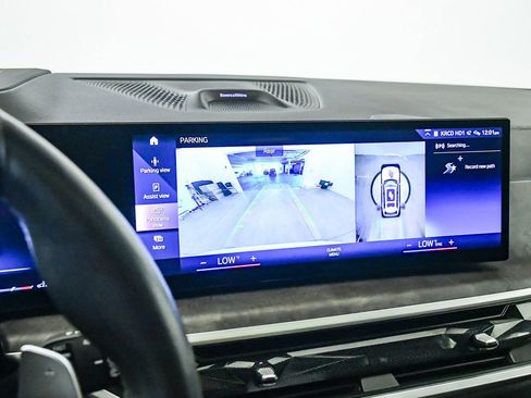 Certified 2023 BMW X7 xDrive40i w/ Executive Package image 27