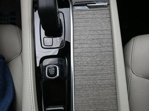 Used 2023 Volvo XC90 B6 Plus w/ Protection Package Premier AWD/4WD image 11