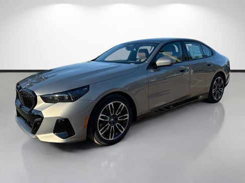 New 2026 BMW 530i w/ Executive Package image 7