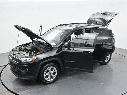 Used 2025 Jeep Compass Latitude image 39