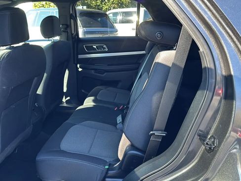 Used 2017 Ford Explorer XLT image 11