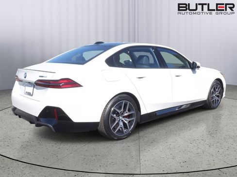 New 2026 BMW i5 eDrive40 w/ M Sport Package RWD image 7