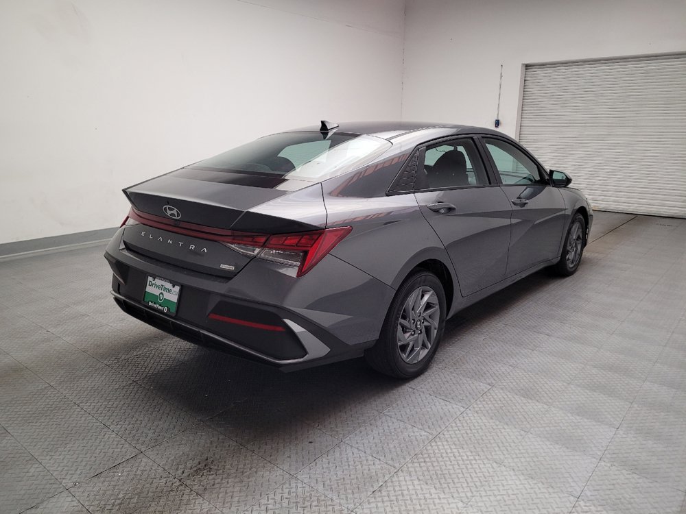 Used 2024 Hyundai Elantra Blue FWD image 9