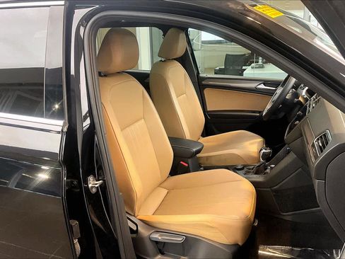 Used 2022 Volkswagen Tiguan SE image 9
