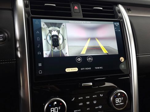 Used 2025 Land Rover Discovery Dynamic SE image 31