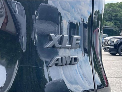 Used 2019 Toyota RAV4 XLE AWD/4WD image 27