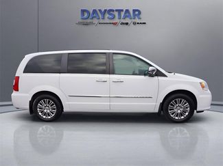 Used 2015 Chrysler Town & Country Touring-L w/ Driver Convenience Group video 2